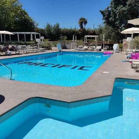 Hotel Pacific Cattolica Luaran gambar